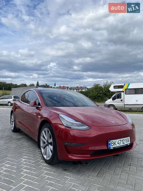 Седан Tesla Model 3 2019 в Рівному