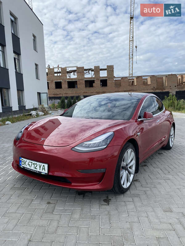 Седан Tesla Model 3 2019 в Рівному