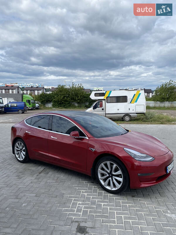 Седан Tesla Model 3 2019 в Ровно