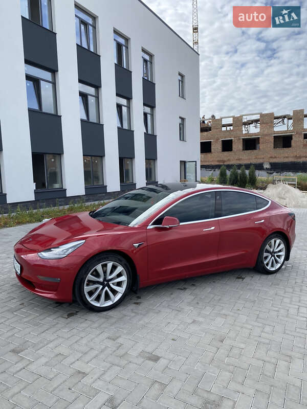 Седан Tesla Model 3 2019 в Рівному