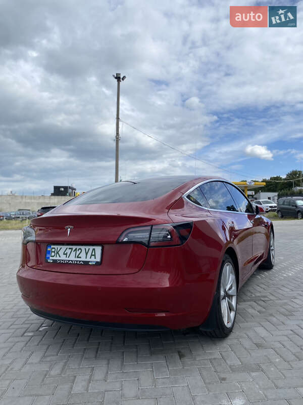 Седан Tesla Model 3 2019 в Рівному