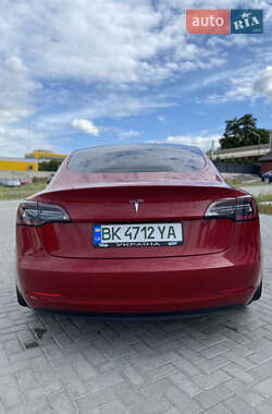 Седан Tesla Model 3 2019 в Ровно