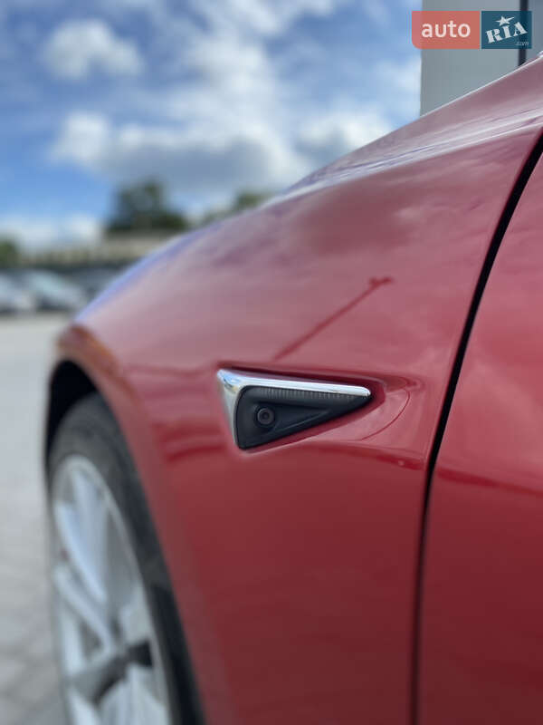Седан Tesla Model 3 2019 в Рівному