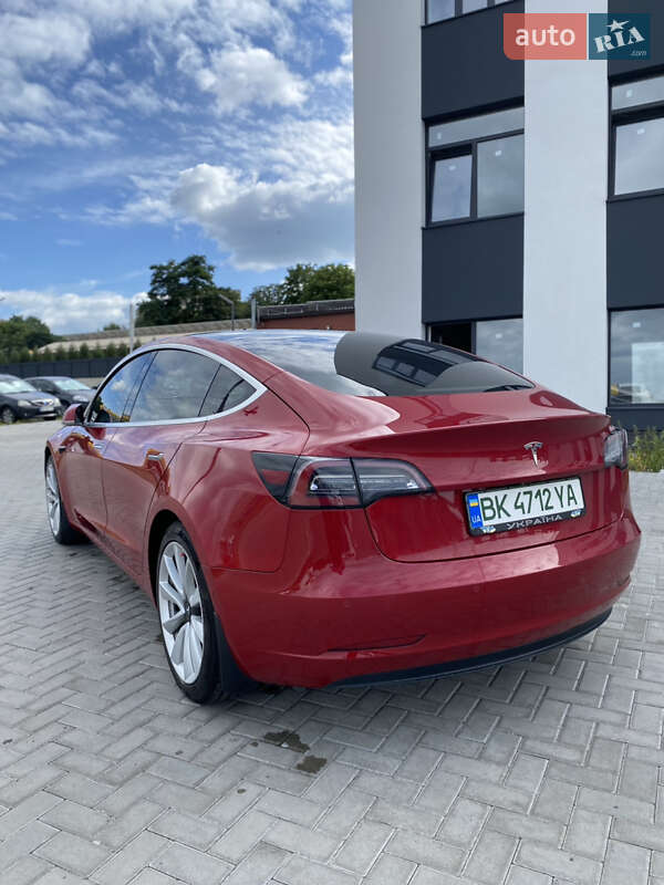 Седан Tesla Model 3 2019 в Рівному
