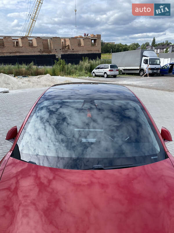 Седан Tesla Model 3 2019 в Ровно