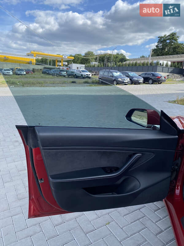 Седан Tesla Model 3 2019 в Рівному
