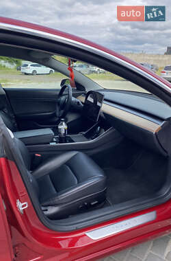 Седан Tesla Model 3 2019 в Ровно