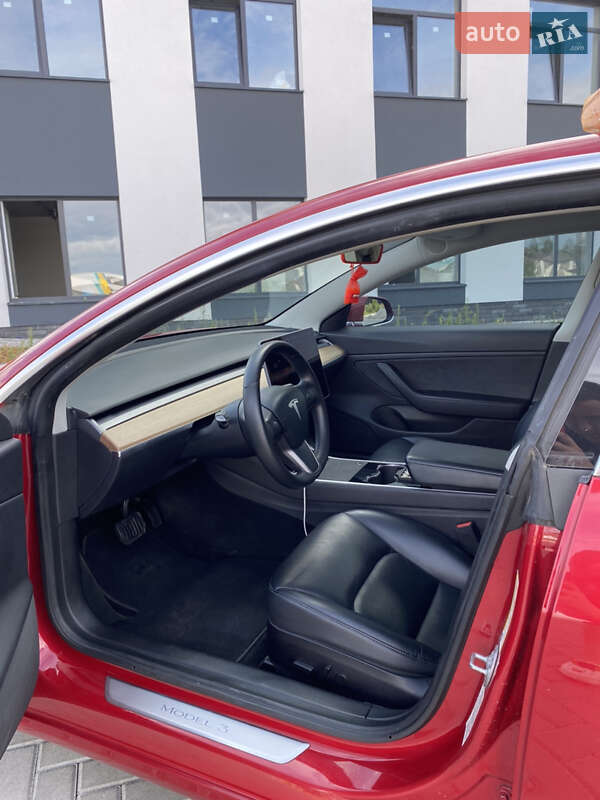 Седан Tesla Model 3 2019 в Рівному