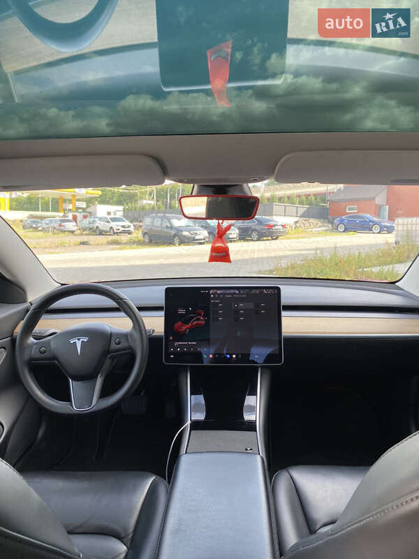 Седан Tesla Model 3 2019 в Рівному