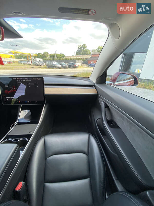 Седан Tesla Model 3 2019 в Рівному