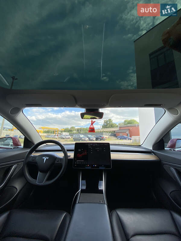 Седан Tesla Model 3 2019 в Рівному