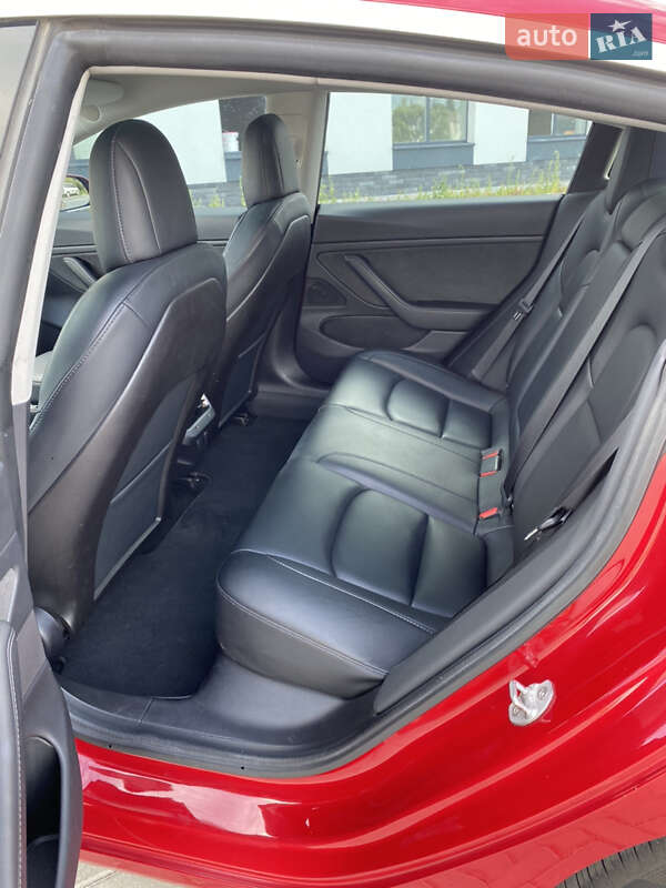 Седан Tesla Model 3 2019 в Рівному