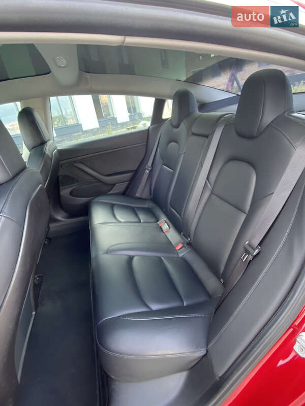 Седан Tesla Model 3 2019 в Рівному