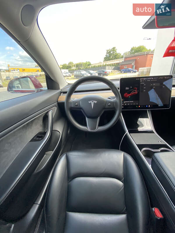 Седан Tesla Model 3 2019 в Ровно