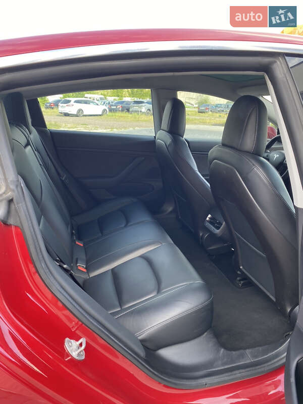Седан Tesla Model 3 2019 в Рівному