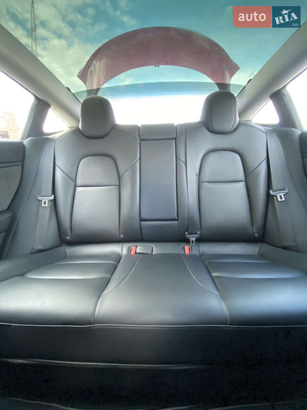 Седан Tesla Model 3 2019 в Рівному