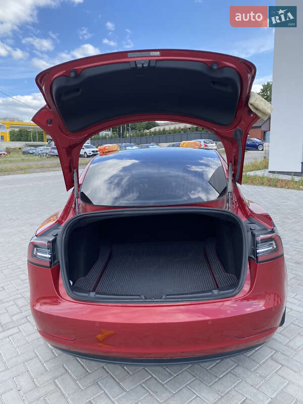 Седан Tesla Model 3 2019 в Ровно
