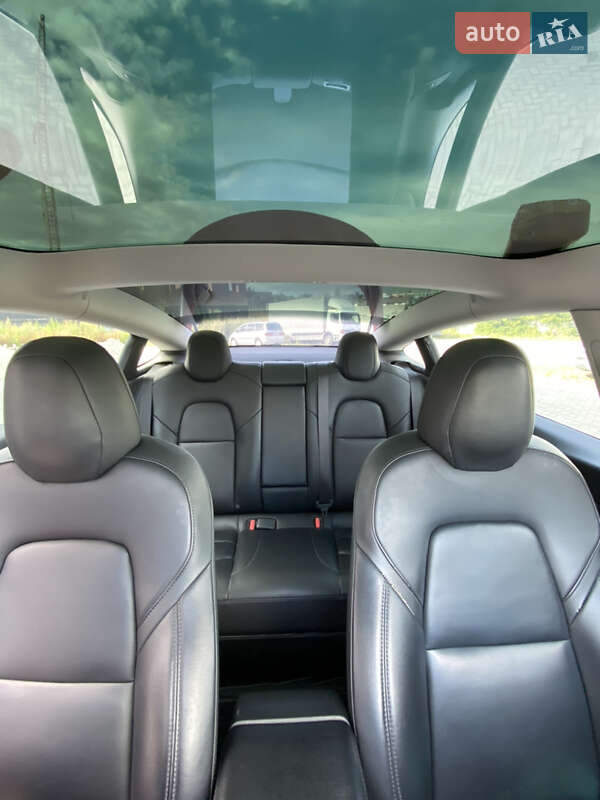 Седан Tesla Model 3 2019 в Рівному