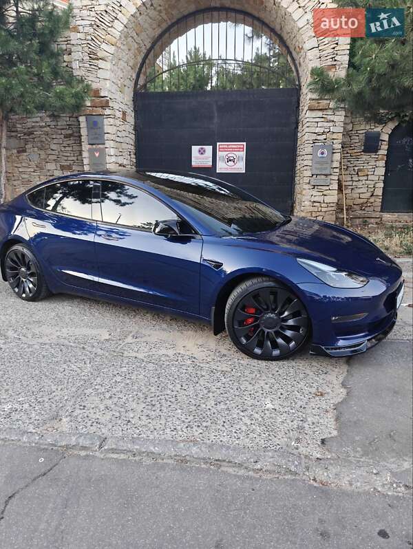 Седан Tesla Model 3 2023 в Одессе