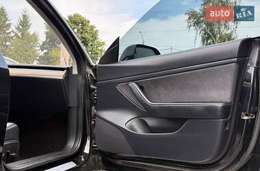 Седан Tesla Model 3 2019 в 