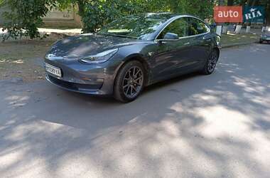 Седан Tesla Model 3 2020 в 