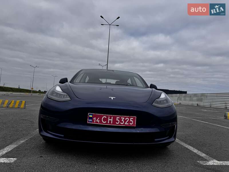 Седан Tesla Model 3 2021 в Львове