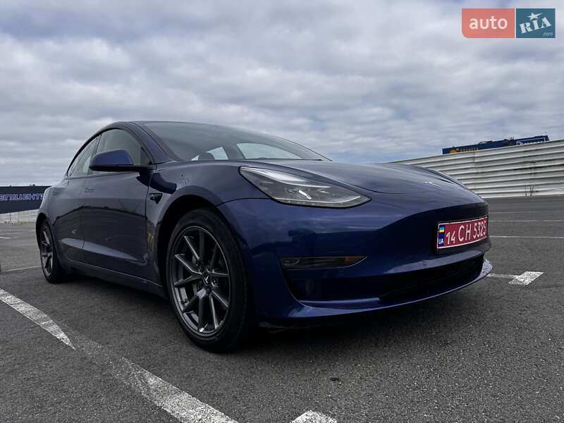 Седан Tesla Model 3 2021 в Львове