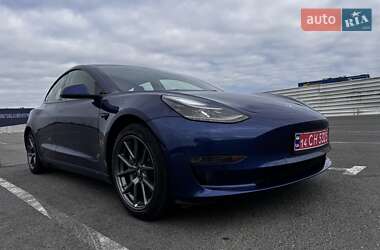 Седан Tesla Model 3 2021 в 