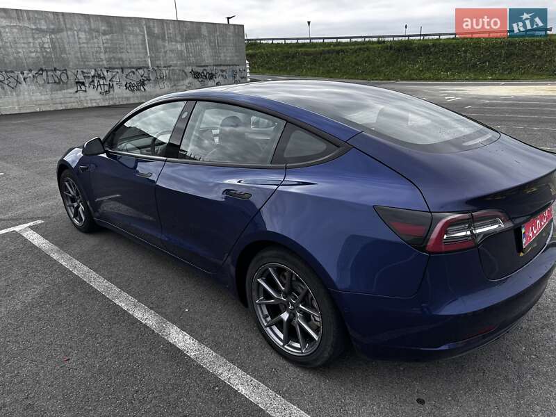 Седан Tesla Model 3 2021 в Львове