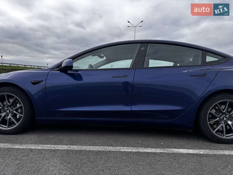 Седан Tesla Model 3 2021 в Львове