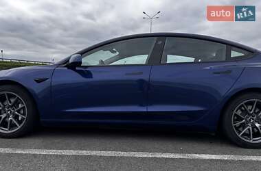 Седан Tesla Model 3 2021 в 