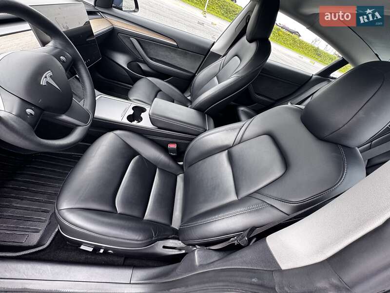 Седан Tesla Model 3 2021 в Львове