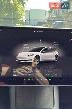 Седан Tesla Model 3 2022 в 