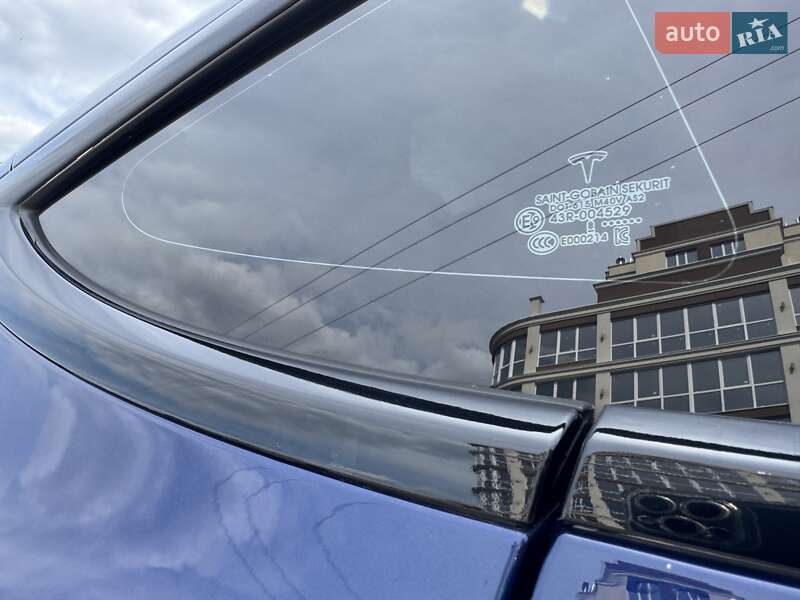 Седан Tesla Model 3 2018 в Киеве