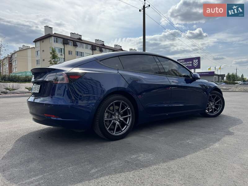 Седан Tesla Model 3 2018 в Киеве