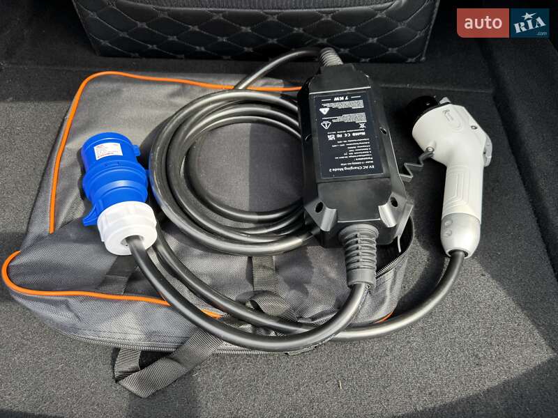Седан Tesla Model 3 2018 в Киеве
