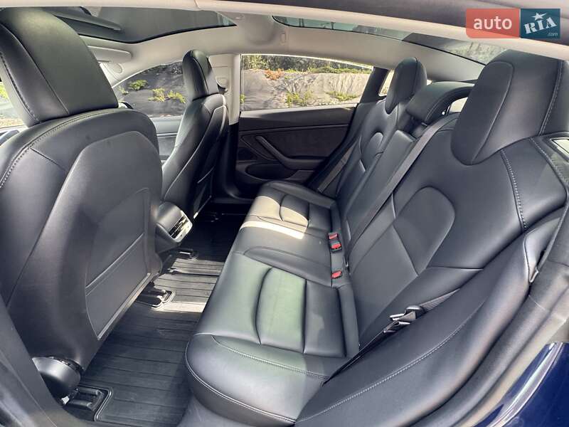 Седан Tesla Model 3 2018 в Киеве