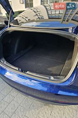 Седан Tesla Model 3 2021 в 
