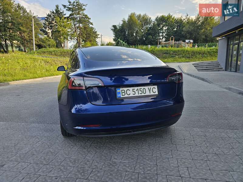 Седан Tesla Model 3 2021 в Львове