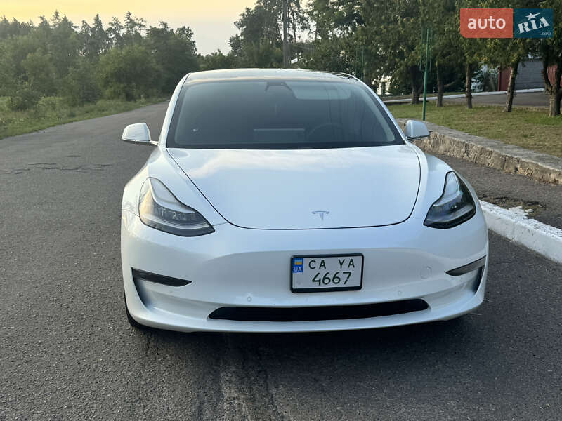 Седан Tesla Model 3 2020 в Черкасах