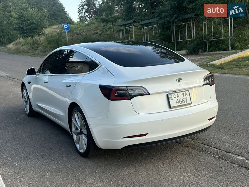 Седан Tesla Model 3 2020 в Черкасах