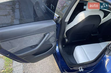 Седан Tesla Model 3 2022 в 