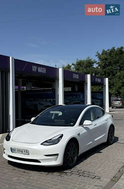 Седан Tesla Model 3 2020 в 