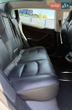 Седан Tesla Model 3 2020 в 