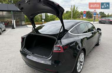 Седан Tesla Model 3 2019 в 