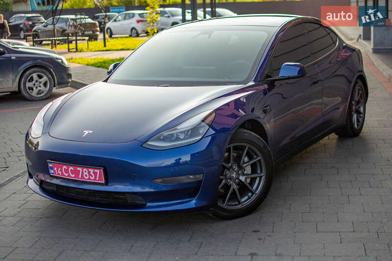 Седан Tesla Model 3 2021 в Дрогобыче