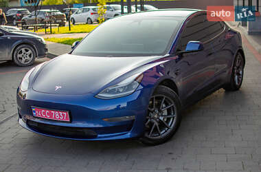 Седан Tesla Model 3 2021 в 