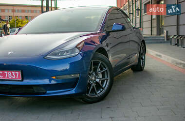 Седан Tesla Model 3 2021 в 