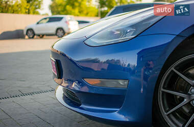 Седан Tesla Model 3 2021 в 