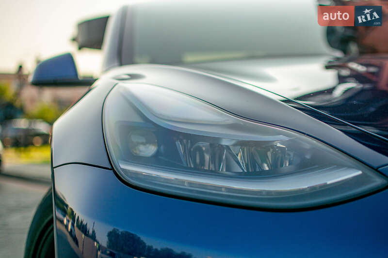 Седан Tesla Model 3 2021 в Дрогобыче